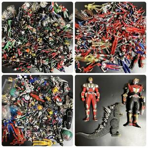 【大量まとめ売り 約8キロ】仮面ライダー ウルトラマン ゴジラ 戦隊 ソフトビニール ソフビ フィギュア キーホルダー 特撮 ヒーロー 現状品