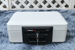 trok679 セントリーセーフ Sentrysafe R4132 ポータブル耐火金庫 鍵2本付き 保管庫 収納 セキュリティ 耐火金庫 防犯 手提げ金庫