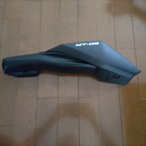 横浜発 MT09 YAMAHA純正部品 ヤマハ純正部品:カバーサイド　2 1RC-21721-00 YAMAHA純正部品:ヤマハ純正部品