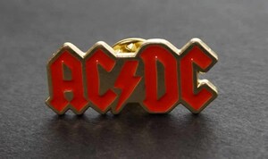 赤金『AC/DC 』■新品『AC/DC 』オーストラリア ヘビーメタルバンド■ミュージック 音楽 楽器 仲間 ◇■ 金属ピンバッジ バッチ■おしゃれ