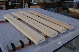 木曽桧　ヒノキ（天然材）　4本で10700円 8年乾燥 角材 材木 新品