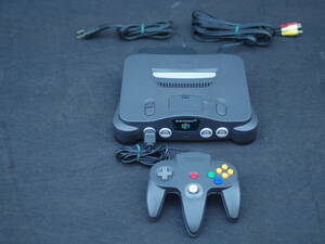 M10682 動作良好 端子清掃 NINTENDO64 BLACK 任天堂 黒コントローラー・アダプター・ケーブル付 ゆうぱっく80 0605