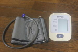 オムロン デジタル上腕血圧計 HEM-8712 標準サイズ腕帯 ACアダプタ付 OMRON☆