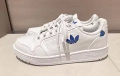 adidas スニーカー　ホワイト