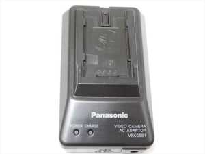 美品　Panasonic VSK0581 バッテリー充電器 パナソニック 送料350円　 20961