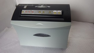 ●CompactShredder　GBC家庭用電動シュレッダー　GCS006X　A4　3枚細断　中古品　[180622]