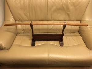 山枇杷　木刀　木剣　全長約101.5cm　重量約467ｇ　杢目磨き出し　無着色　無塗装　蜜蝋仕上げ　素振り・居合用　