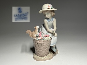 【瑞】リヤドロ LLADRO 　花少女栗鼠　フィギュリン 陶器人形 置物　