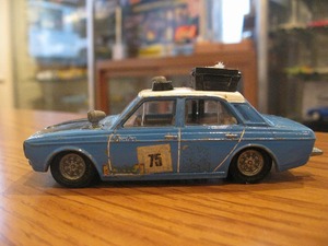 1000円スタートジャンク扱い☆1/43相当 コーギ HILLMAN HUNTER MARKⅡ ROOTES★屋根工具箱