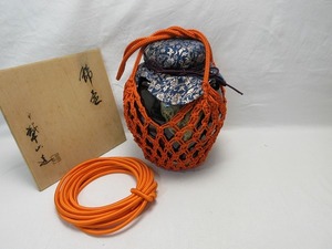 604727 【 美品 茶道具 平安 草山造 飾壺 茶壺 飾網紐付 四つ耳壷 共箱 】 検) 作家物 口切茶事 天目釉 茶器 茶の湯 炉開き 茶壷 ⅲ