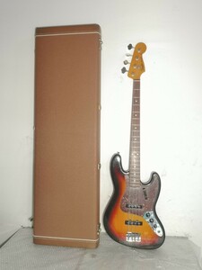 [中古 エレキベース ケース付き]American Vintage 62 Jazz Bass 