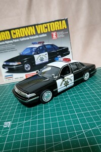 フォードCROWN VICTORIA1/25完成品