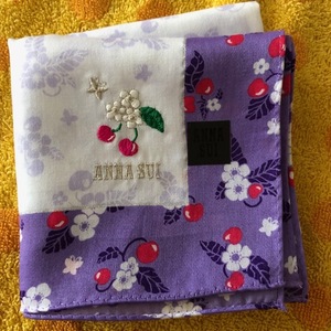 ANNA SUI　アナスイ 　ハンカチpaチェリー刺繍