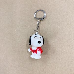 当時物 昭和平成レトロ ガチャガチャ SNOOPY スヌーピー フィギュア キーホルダー ソフビ ガシャポン 古い金具 塩ビ ヴィンテージ 赤 人形