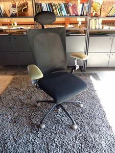 f｜vitra（ヴィトラ）｜マリオ・ベリーニ｜Ypsilon Chair（イプシロンチェア）ヘッドレスト付｜オフィス・PC/デスクチェア