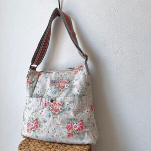 おしゃれ希少キャスキッドソンCath Kidstonピンク フラワー花柄ショルダーバッグ大容量ホワイト深型キャンバス布製ドット白ブルー青ピンク