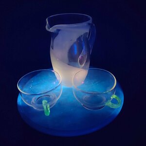 昭和レトロ　アンティーク　吹きガラス　白ｘ透明　気泡　ピッチャー　持ち手ウラン　スープカップ　セット　ディスプレイ　撮影小物