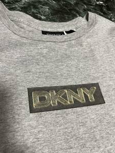 ダナ・キャラン・ニューヨーク　DKNY BOXロゴ Tシャツ　Mサイズ　半袖