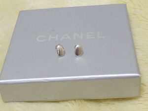 ☆送料無料☆CHANEL　シャネル　【Silver925】　ビーンズ型　小さな可愛いピアス（USED)