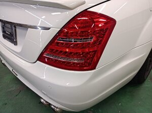 ベンツ 右 テールライト S350 221056 2007 #hyj C275-005