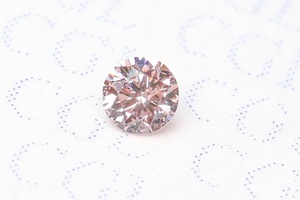 【１００円～】VS2！0.030ｃｔ 天然ダイヤ LIGHT ORANGY PINK（ナチュラルカラー）