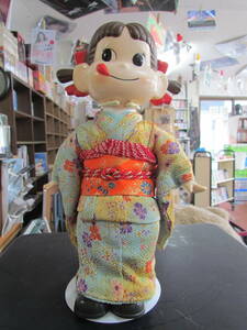 【玩具】ペコちゃん用の手作り着物　顔はプラスチックですが、体は布の人形です　高さ約３０ｃｍ