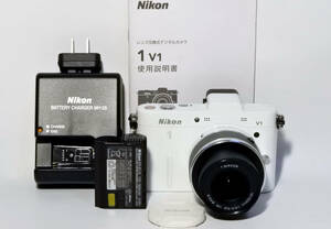 美品☆Nikon1 V1 +ズームレンズ+バッテリー+充電器付き☆★