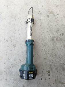 マキタ makita ML123　バッテリー付　12Ｖ　3.0Ah 充電式蛍光灯 ライト 動作品　Ni-MH 1235 セット　ランタン　懐中電灯　キャンプ