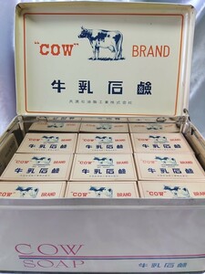 【希少】牛乳石鹸　COW SOAP 　缶入り　石けん　レトロ　27個入り　昭和レトロ　ビンテージ　アンティーク　 インテリア 雑貨