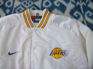 NIKE製 ロサンゼルス レイカーズ 白ジャンパー 極美品 XXL NBA Los Angeles Lakers ナイキ