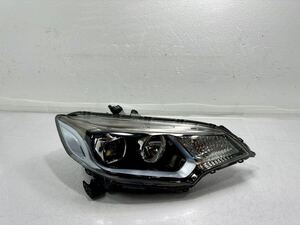 ホンダ　FIT/フィット/ハイブリッド　GP5　前期　右ライト/右ヘッドライト　LED　純正　STANLEY　W0350【3】　(R-09)