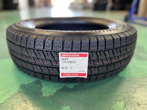 【新古品】スタッドレスタイヤ　175/65Ｒ15　84T　ブリヂストン　BLIZZAK　ICE　1本　未使用2022年製　スノータイヤ