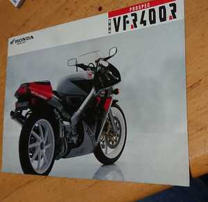 VFR400R 新車カタログ 型式NC30 長期保管品 少し汚れなどありますがいかがですか？