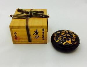 【三枝堂】香合 「菊唐草蒔絵」 桐箱入り☆新品展示品☆１点限り☆送料は当社負担☆