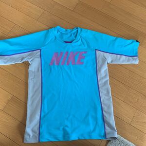 ラッシュガード NIKE 半袖