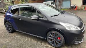 プジョー208GTi by PEUGEOT SPORT　208馬力 LHD MT6速　クープ・フランシュ:マットブラック/ブルー　程度良　63500km　兵庫より　H29年式