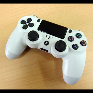 札幌★純正★SONY◆PS4◆ワイヤレスコントローラー/DUALSHOCK 4◆CUH-ZCT2J◆グレイシャー・ホワイト