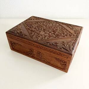 天然木　木　箱　小箱　彫刻　アンティーク　ヴィンテージ　木彫り　小物入れ　木製 