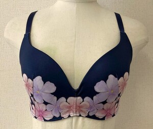 CR14338 IB⑥【特価】新品 大きい ブラジャー E70 ネイビー 有名ブランド 花柄 ノンワイヤー 脇高 刺しゅう 3/4カップ 訳あり レディース