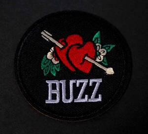 黒円BZ恋愛成就■新品■アメリカ　デザイン「BUZZ ハート　恋のキューピット」 刺繍ワッペン◎映画 ムービー アニメ 音楽 ミュージック◆