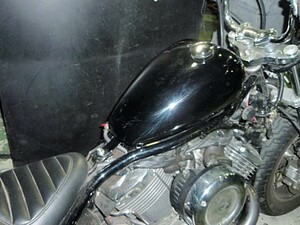 ドラッグスター1100用マスタングタンク DS1100用マスタングタンク　dragstar1100にボルトオンで取り付け簡単です タンク内コーティング済み