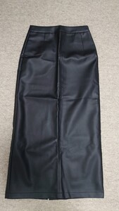 ★新品 urs 黒フェイクレザーロングスカート バックスリット★M