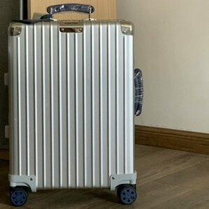 RIMOWA リモワ Classic Fight 20インチ 37リットル 機内持ち込み Cabin スーツケース トランク リモワ ブルー付き 希少 中古