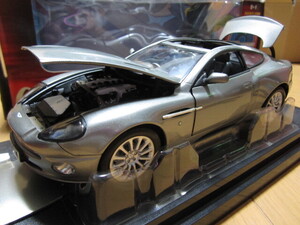 スカイネット 007 DIE ANOTHER DAY Aston Martin V12 Vanquish 1/18　アストンマーチン　バンキッシュ　ボンドカー　