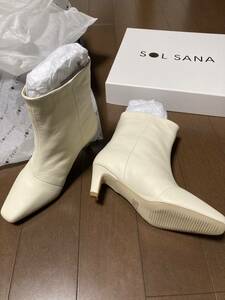 新品★定価23000円　SOL SANA ショートブーツ　ホワイト