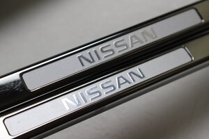 清掃済■NISSANニッサン純正OP◆クロム調メッキナンバーフレーム◆ルークス・ノート・リーフ・セレナ・サクラ等◆２枚現品のみ