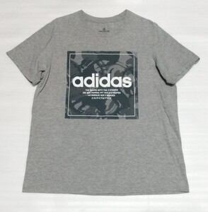 ☆adidas.com サイズL 半袖Tシャツ ラバー スクエアBOXプリントAMPLIFIER TEE スポーツ ウェアGLAYティー3ストライプのブランド アディダス