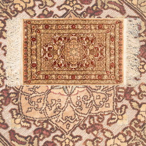 K-29 ペルシャ絨毯／Persian rug（41x78cm)工房銘有 ／アンティーク／ラグ／カーペット／イラン産／手織り／段通／茶道具