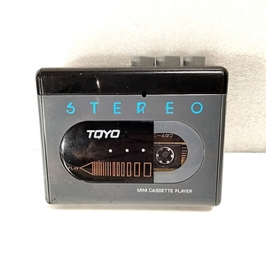 ｔｍ575　TOYO　ミニ　カセット　プレイヤー　トーヨー　MINI　CASSETTE　PLAYER　ウォークマン　ステレオ　STEREO　ジャンク　レトロ　