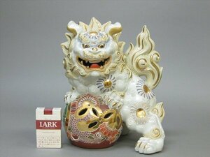 【心庵】九谷焼　八幡窯　金彩色絵／玉乗り　獅子　置物　高さ29.3cm　縁起物　A315